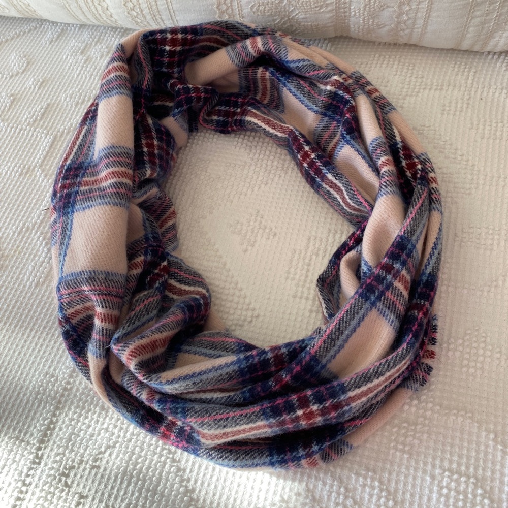 H & M Infinity Scarf - Picture 8 of 16